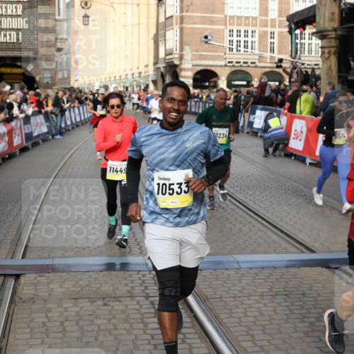 05.10.2025 - 20. swb-Marathon Bremen Yannick Fuchs http://msf.ph/oto/9253076 05.10.2025 10:54:22 Ziel 9402, 9574, 9900, 9935, 10234, 10402, 10533, 11203, 11347, 11449 meine-sportfotos.de