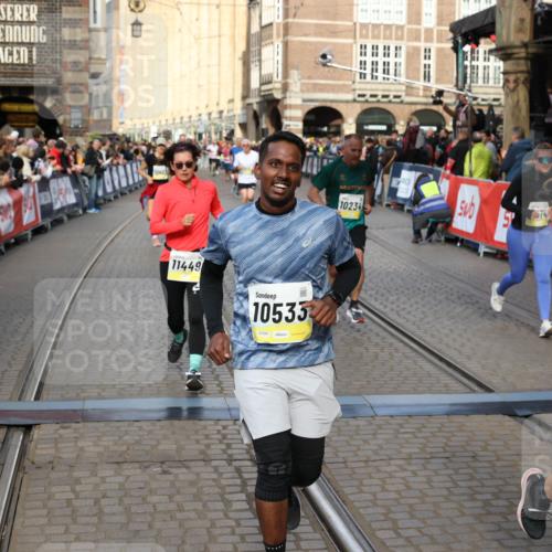 05.10.2025 - 20. swb-Marathon Bremen Yannick Fuchs http://msf.ph/oto/9253097 05.10.2025 10:54:22 Ziel 9402, 9574, 9900, 9935, 10234, 10402, 10533, 11203, 11347, 11449 meine-sportfotos.de