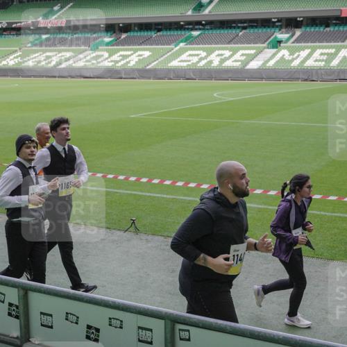 05.10.2025 - 20. swb-Marathon Bremen Michael Burmester http://msf.ph/oto/9253138 05.10.2025 10:42:00 Laufen im Stadion 7069, 8533, 8865, 9265, 9401, 9519, 9538, 9632, 9648, 9649, 9798, 9815, 9836, 9837, 9887, 9907, 9982, 10031, 10051, 10082, 10087, 10095, 10125, 10129, 10132, 10134, 10148, 10152, 10189, 10197, 10212, 10214, 10223, 10239, 10248, 10249, 10264, 10330, 10332, 10333, 10499, 10522, 10614, 10706, 10722, 10815, 10824, 10937, 10943, 10998, 11037, 11056, 11097, 11142, 11206, 11232, 11379, 11395, 11405, 11437, 11473, 11584, 11634, 9178, 9191, 9217, 9274, 9357, 11261 meine-sportfotos.de