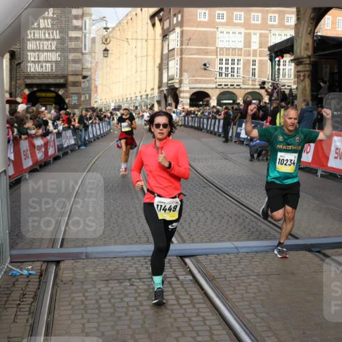 05.10.2025 - 20. swb-Marathon Bremen Yannick Fuchs http://msf.ph/oto/9253140 05.10.2025 10:54:23 Ziel 9402, 9574, 9900, 9935, 10234, 10402, 10533, 11203, 11449 meine-sportfotos.de