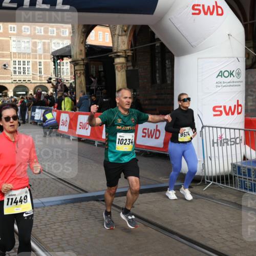 05.10.2025 - 20. swb-Marathon Bremen Yannick Fuchs http://msf.ph/oto/9253183 05.10.2025 10:54:23 Ziel 9402, 9574, 9900, 9935, 10234, 10402, 10533, 11203, 11449 meine-sportfotos.de