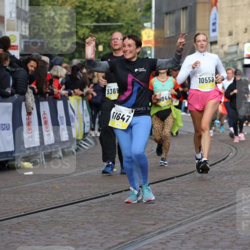 05.10.2025 - 20. swb-Marathon Bremen Strokosch-Dieckow http://msf.ph/oto/9253196 05.10.2025 11:01:48 Ziel 9189, 9237, 9365, 9655, 10004, 10558, 10903, 10904, 11647 meine-sportfotos.de