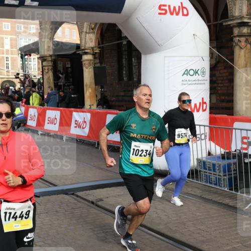 05.10.2025 - 20. swb-Marathon Bremen Yannick Fuchs http://msf.ph/oto/9253198 05.10.2025 10:54:23 Ziel 9402, 9574, 9900, 9935, 10234, 10402, 10533, 11203, 11449 meine-sportfotos.de