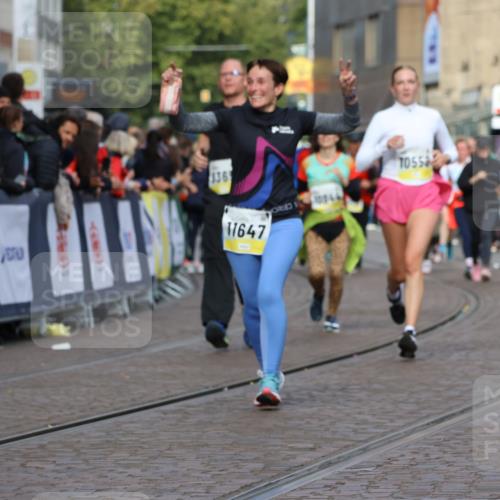 05.10.2025 - 20. swb-Marathon Bremen Strokosch-Dieckow http://msf.ph/oto/9253221 05.10.2025 11:01:48 Ziel 9189, 9237, 9365, 9655, 10004, 10558, 10903, 10904, 11647 meine-sportfotos.de