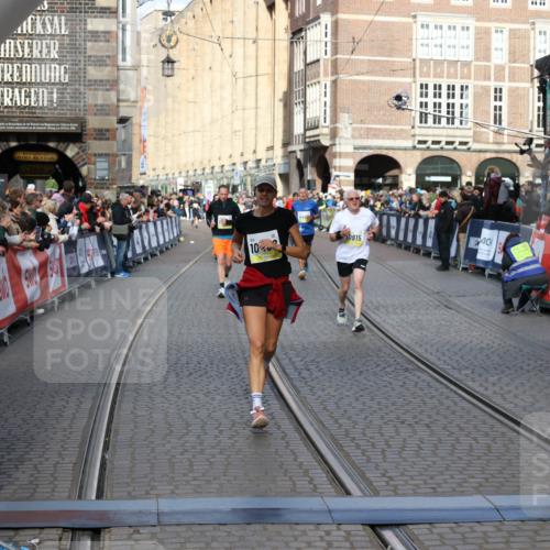 05.10.2025 - 20. swb-Marathon Bremen Yannick Fuchs http://msf.ph/oto/9253274 05.10.2025 10:54:24 Ziel 9402, 9574, 9900, 9935, 10234, 10402, 10533, 10915, 11203, 11449 meine-sportfotos.de