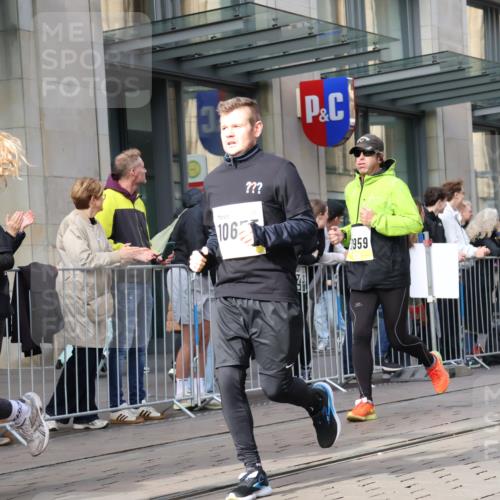 05.10.2025 - 20. swb-Marathon Bremen Strokosch-Dieckow http://msf.ph/oto/9253277 05.10.2025 10:55:45 Ziel 7147, 9258, 9541, 9811, 9855, 9871, 9950, 9968, 10006, 10009, 10015, 10394, 10610, 10641, 10654, 10664, 10675, 10758, 10921, 10959, 10989, 10992, 11095, 11148, 11364, 11366, 11439, 11554, 11620, 11626, 11630, 11693, 11741, 7147, 9258, 9541, 9811, 9855, 9871, 9950, 9968, 10006, 10009, 10015, 10394, 10610, 10641, 10654, 10664, 10675, 10758, 10921, 10959, 10989, 10992, 11095, 11148, 11364, 11366, 11554, 11620, 11630, 11693 meine-sportfotos.de