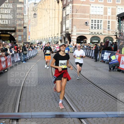 05.10.2025 - 20. swb-Marathon Bremen Yannick Fuchs http://msf.ph/oto/9253310 05.10.2025 10:54:25 Ziel 9402, 9574, 9900, 9935, 10234, 10402, 10533, 10915, 11203, 11449 meine-sportfotos.de