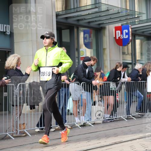 05.10.2025 - 20. swb-Marathon Bremen Strokosch-Dieckow http://msf.ph/oto/9253316 05.10.2025 10:55:46 Ziel 7147, 9258, 9541, 9811, 9855, 9871, 9950, 9968, 10006, 10009, 10015, 10394, 10641, 10654, 10664, 10675, 10758, 10921, 10959, 10989, 10992, 11095, 11148, 11364, 11366, 11439, 11554, 11620, 11626, 11630, 11693, 11741, 7147, 9258, 9541, 9811, 9855, 9871, 9950, 9968, 10006, 10009, 10015, 10394, 10641, 10654, 10664, 10675, 10758, 10921, 10959, 10989, 10992, 11095, 11148, 11364, 11366, 11554, 11620, 11630, 11693 meine-sportfotos.de
