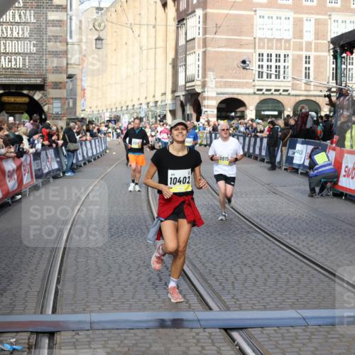 05.10.2025 - 20. swb-Marathon Bremen Yannick Fuchs http://msf.ph/oto/9253317 05.10.2025 10:54:25 Ziel 9402, 9574, 9900, 9935, 10234, 10402, 10533, 10915, 11203, 11449 meine-sportfotos.de