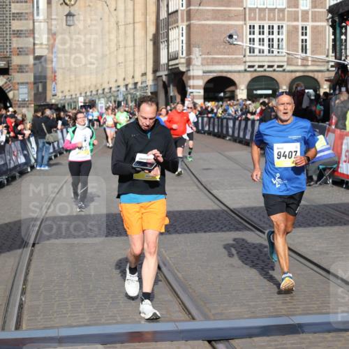 05.10.2025 - 20. swb-Marathon Bremen Yannick Fuchs http://msf.ph/oto/9253332 05.10.2025 10:54:30 Ziel 9407, 10097, 10402, 10915, 11040, 11271 meine-sportfotos.de