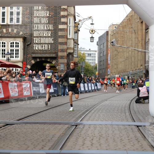 05.10.2025 - 20. swb-Marathon Bremen Yannick Fuchs http://msf.ph/oto/9253345 05.10.2025 10:45:33 Ziel 9396, 9885, 10447, 10634, 11346, 11403, 11585 meine-sportfotos.de