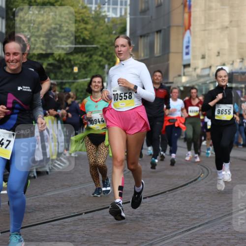 05.10.2025 - 20. swb-Marathon Bremen Strokosch-Dieckow http://msf.ph/oto/9253368 05.10.2025 11:01:50 Ziel 9237, 9365, 9655, 10004, 10558, 10837, 11415, 11647 meine-sportfotos.de