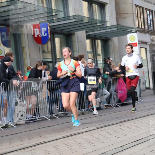 05.10.2025 - 20. swb-Marathon Bremen Strokosch-Dieckow http://msf.ph/oto/9253377 05.10.2025 10:55:48 Ziel 7147, 9258, 9541, 9811, 9855, 9871, 9950, 9968, 10006, 10009, 10015, 10196, 10394, 10641, 10654, 10664, 10675, 10758, 10921, 10959, 10989, 10992, 11095, 11148, 11364, 11366, 11554, 11620, 11626, 11630, 11693, 11741, 7147, 9258, 9541, 9811, 9855, 9871, 9950, 9968, 10006, 10009, 10015, 10196, 10394, 10641, 10654, 10664, 10675, 10758, 10921, 10959, 10989, 10992, 11095, 11148, 11364, 11366, 11554, 11620, 11630, 11693 meine-sportfotos.de