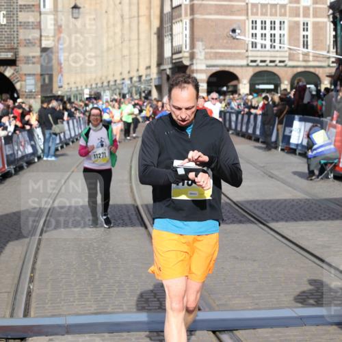 05.10.2025 - 20. swb-Marathon Bremen Yannick Fuchs http://msf.ph/oto/9253384 05.10.2025 10:54:31 Ziel 9392, 9407, 9633, 10097, 10402, 10810, 10915, 11040, 11271 meine-sportfotos.de