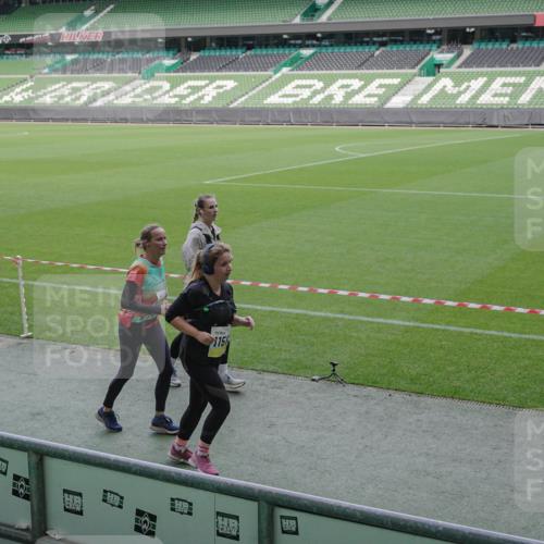 05.10.2025 - 20. swb-Marathon Bremen Michael Burmester http://msf.ph/oto/9253404 05.10.2025 10:42:08 Laufen im Stadion 7069, 8533, 8865, 9212, 9265, 9519, 9538, 9632, 9648, 9649, 9798, 9815, 9836, 9837, 9907, 9945, 9972, 9982, 9999, 10031, 10082, 10087, 10125, 10129, 10132, 10134, 10148, 10189, 10212, 10214, 10223, 10239, 10248, 10264, 10333, 10365, 10366, 10415, 10499, 10522, 10684, 10706, 10722, 10815, 10824, 10937, 10943, 10998, 11037, 11056, 11097, 11126, 11142, 11172, 11206, 11232, 11379, 11395, 11405, 11437, 11473, 11584, 11634, 9274, 9357, 11261 meine-sportfotos.de