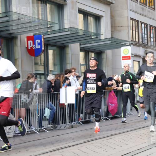 05.10.2025 - 20. swb-Marathon Bremen Strokosch-Dieckow http://msf.ph/oto/9253439 05.10.2025 10:55:50 Ziel 9258, 9541, 9811, 9855, 9950, 9968, 10006, 10009, 10015, 10028, 10191, 10196, 10394, 10424, 10590, 10641, 10664, 10675, 10758, 10921, 10959, 10989, 10992, 11095, 11148, 11364, 11366, 11554, 11620, 11626, 11630, 11662, 11693, 11741, 9258, 9541, 9811, 9855, 9950, 9968, 10006, 10009, 10015, 10028, 10191, 10196, 10394, 10424, 10590, 10641, 10664, 10675, 10758, 10921, 10959, 10989, 10992, 11095, 11148, 11364, 11366, 11554, 11620, 11630, 11662, 11693 meine-sportfotos.de
