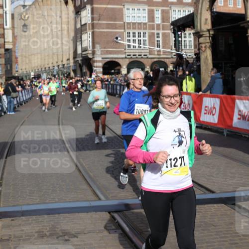05.10.2025 - 20. swb-Marathon Bremen Yannick Fuchs http://msf.ph/oto/9253457 05.10.2025 10:54:33 Ziel 9392, 9407, 9633, 10032, 10097, 10810, 10915, 11040, 11271 meine-sportfotos.de