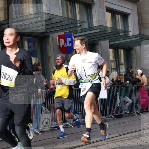 05.10.2025 - 20. swb-Marathon Bremen Strokosch-Dieckow http://msf.ph/oto/9253522 05.10.2025 10:55:52 Ziel 9258, 9541, 9783, 9811, 9855, 9950, 9968, 10006, 10009, 10015, 10028, 10191, 10196, 10394, 10424, 10590, 10641, 10664, 10675, 10758, 10959, 10989, 10992, 11095, 11148, 11364, 11366, 11554, 11620, 11626, 11630, 11662, 11693, 11741, 9258, 9541, 9783, 9811, 9855, 9950, 9968, 10006, 10009, 10015, 10028, 10191, 10196, 10394, 10424, 10590, 10641, 10664, 10675, 10758, 10959, 10989, 10992, 11095, 11148, 11364, 11366, 11554, 11620, 11630, 11662, 11693 meine-sportfotos.de