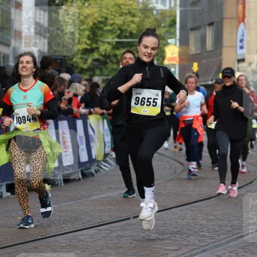 05.10.2025 - 20. swb-Marathon Bremen Strokosch-Dieckow http://msf.ph/oto/9253524 05.10.2025 11:01:53 Ziel 9237, 9365, 9655, 10558, 10837, 10944, 11415, 11647 meine-sportfotos.de
