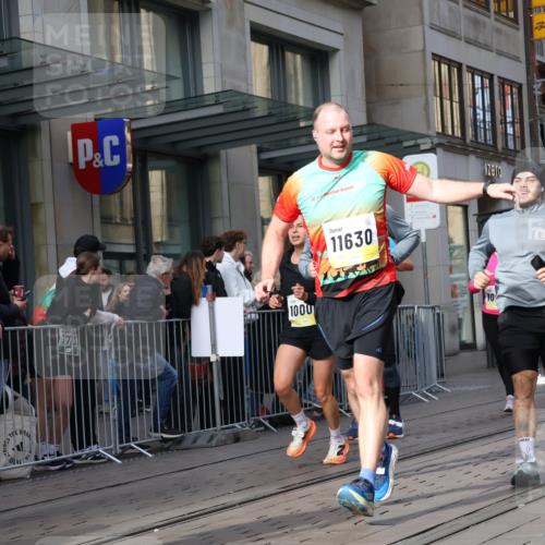05.10.2025 - 20. swb-Marathon Bremen Strokosch-Dieckow http://msf.ph/oto/9253545 05.10.2025 10:55:53 Ziel 9258, 9424, 9541, 9783, 9811, 9855, 9950, 9968, 10006, 10009, 10015, 10028, 10191, 10196, 10394, 10424, 10590, 10641, 10664, 10675, 10959, 10989, 10992, 11095, 11148, 11364, 11366, 11554, 11620, 11626, 11630, 11662, 11693, 11723, 11741, 9258, 9424, 9541, 9783, 9811, 9855, 9950, 9968, 10006, 10009, 10015, 10028, 10191, 10196, 10394, 10424, 10590, 10641, 10664, 10675, 10959, 10989, 10992, 11095, 11148, 11364, 11366, 11554, 11620, 11630, 11662, 11693 meine-sportfotos.de