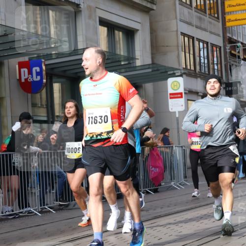 05.10.2025 - 20. swb-Marathon Bremen Strokosch-Dieckow http://msf.ph/oto/9253553 05.10.2025 10:55:53 Ziel 9258, 9424, 9541, 9783, 9811, 9855, 9950, 9968, 10006, 10009, 10015, 10028, 10191, 10196, 10394, 10424, 10590, 10641, 10664, 10675, 10959, 10989, 10992, 11095, 11148, 11364, 11366, 11554, 11620, 11626, 11630, 11662, 11693, 11723, 11741, 9258, 9424, 9541, 9783, 9811, 9855, 9950, 9968, 10006, 10009, 10015, 10028, 10191, 10196, 10394, 10424, 10590, 10641, 10664, 10675, 10959, 10989, 10992, 11095, 11148, 11364, 11366, 11554, 11620, 11630, 11662, 11693 meine-sportfotos.de