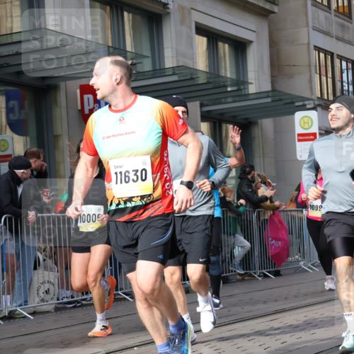 05.10.2025 - 20. swb-Marathon Bremen Strokosch-Dieckow http://msf.ph/oto/9253564 05.10.2025 10:55:53 Ziel 9258, 9424, 9541, 9783, 9811, 9855, 9950, 9968, 10006, 10009, 10015, 10028, 10191, 10196, 10394, 10424, 10590, 10641, 10664, 10675, 10959, 10989, 10992, 11095, 11148, 11364, 11366, 11554, 11620, 11626, 11630, 11662, 11693, 11723, 11741, 9258, 9424, 9541, 9783, 9811, 9855, 9950, 9968, 10006, 10009, 10015, 10028, 10191, 10196, 10394, 10424, 10590, 10641, 10664, 10675, 10959, 10989, 10992, 11095, 11148, 11364, 11366, 11554, 11620, 11630, 11662, 11693 meine-sportfotos.de