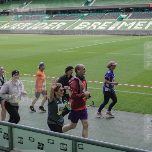 05.10.2025 - 20. swb-Marathon Bremen Michael Burmester http://msf.ph/oto/9253577 05.10.2025 10:42:12 Laufen im Stadion 7069, 8533, 8865, 9212, 9276, 9519, 9632, 9648, 9649, 9798, 9815, 9836, 9837, 9907, 9945, 9972, 9982, 9999, 10031, 10082, 10087, 10125, 10129, 10132, 10134, 10148, 10189, 10214, 10223, 10239, 10248, 10264, 10333, 10365, 10366, 10415, 10499, 10522, 10684, 10706, 10722, 10815, 10824, 10937, 10943, 10998, 11037, 11056, 11097, 11126, 11142, 11172, 11206, 11232, 11379, 11395, 11405, 11437, 11473, 11584, 11634, 9274, 9357, 11261 meine-sportfotos.de
