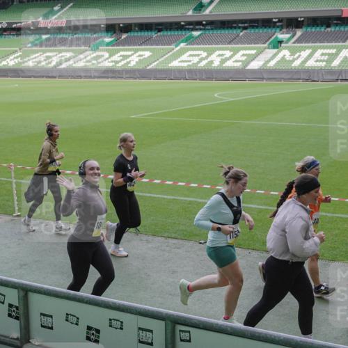 05.10.2025 - 20. swb-Marathon Bremen Michael Burmester http://msf.ph/oto/9253630 05.10.2025 10:42:14 Laufen im Stadion 7069, 8225, 8533, 8865, 9212, 9276, 9481, 9519, 9632, 9648, 9649, 9798, 9815, 9836, 9837, 9907, 9945, 9972, 9982, 9999, 10031, 10082, 10087, 10125, 10129, 10134, 10148, 10189, 10214, 10223, 10239, 10248, 10264, 10333, 10365, 10366, 10415, 10499, 10522, 10684, 10706, 10722, 10815, 10824, 10937, 10943, 10998, 11037, 11056, 11097, 11126, 11142, 11172, 11206, 11232, 11379, 11395, 11405, 11437, 11473, 11584, 11634, 9274, 9357, 11261 meine-sportfotos.de