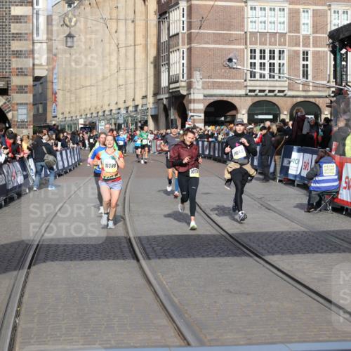 05.10.2025 - 20. swb-Marathon Bremen Yannick Fuchs http://msf.ph/oto/9253649 05.10.2025 10:54:37 Ziel 9367, 9392, 9407, 9633, 10032, 10097, 10178, 10810, 11045, 11089, 11271 meine-sportfotos.de