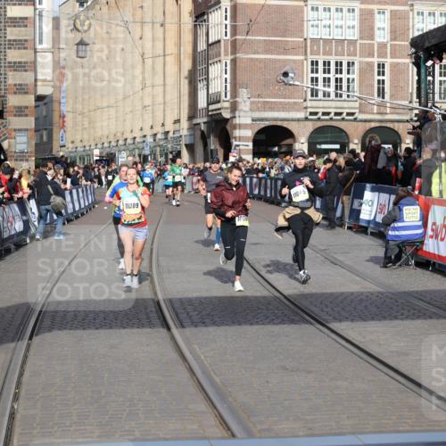 05.10.2025 - 20. swb-Marathon Bremen Yannick Fuchs http://msf.ph/oto/9253653 05.10.2025 10:54:37 Ziel 9367, 9392, 9407, 9633, 10032, 10097, 10178, 10810, 11045, 11089, 11271 meine-sportfotos.de