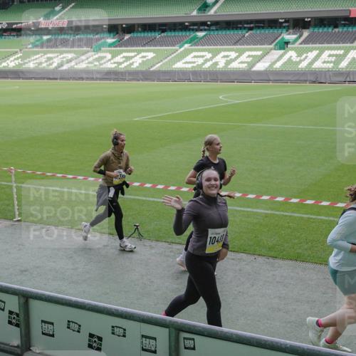05.10.2025 - 20. swb-Marathon Bremen Michael Burmester http://msf.ph/oto/9253654 05.10.2025 10:42:14 Laufen im Stadion 7069, 8225, 8533, 8865, 9212, 9276, 9481, 9519, 9632, 9648, 9649, 9798, 9815, 9836, 9837, 9907, 9945, 9972, 9982, 9999, 10031, 10082, 10087, 10125, 10129, 10134, 10148, 10189, 10214, 10223, 10239, 10248, 10264, 10333, 10365, 10366, 10415, 10499, 10522, 10684, 10706, 10722, 10815, 10824, 10937, 10943, 10998, 11037, 11056, 11097, 11126, 11142, 11172, 11206, 11232, 11379, 11395, 11405, 11437, 11473, 11584, 11634, 9274, 9357, 11261 meine-sportfotos.de