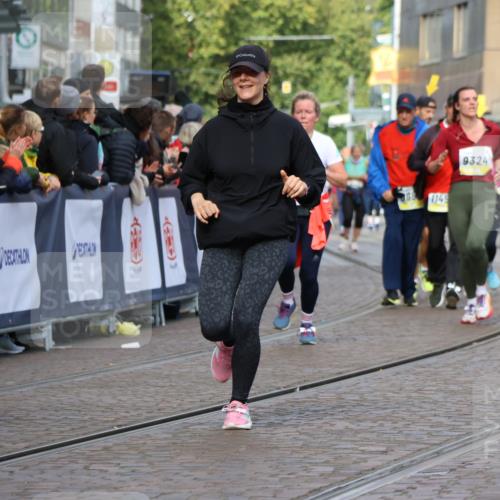 05.10.2025 - 20. swb-Marathon Bremen Strokosch-Dieckow http://msf.ph/oto/9253660 05.10.2025 11:01:55 Ziel 9324, 9365, 9536, 9655, 10558, 10837, 10855, 10879, 10887, 10944, 11415, 11647 meine-sportfotos.de