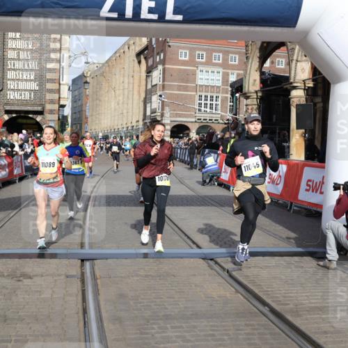 05.10.2025 - 20. swb-Marathon Bremen Yannick Fuchs http://msf.ph/oto/9253690 05.10.2025 10:54:39 Ziel 9367, 9392, 9633, 10032, 10097, 10178, 10296, 10768, 10810, 11045, 11089, 11271 meine-sportfotos.de