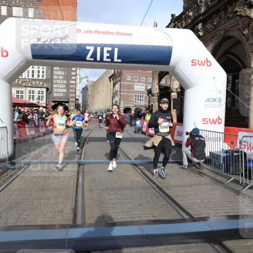 05.10.2025 - 20. swb-Marathon Bremen Yannick Fuchs http://msf.ph/oto/9253724 05.10.2025 10:54:40 Ziel 9367, 9392, 9633, 10032, 10097, 10178, 10296, 10768, 10810, 11045, 11089 meine-sportfotos.de