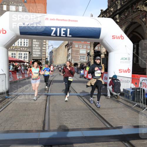05.10.2025 - 20. swb-Marathon Bremen Yannick Fuchs http://msf.ph/oto/9253727 05.10.2025 10:54:40 Ziel 9367, 9392, 9633, 10032, 10097, 10178, 10296, 10768, 10810, 11045, 11089 meine-sportfotos.de