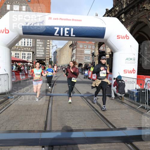 05.10.2025 - 20. swb-Marathon Bremen Yannick Fuchs http://msf.ph/oto/9253736 05.10.2025 10:54:40 Ziel 9367, 9392, 9633, 10032, 10097, 10178, 10296, 10768, 10810, 11045, 11089 meine-sportfotos.de