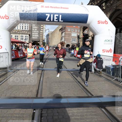 05.10.2025 - 20. swb-Marathon Bremen Yannick Fuchs http://msf.ph/oto/9253750 05.10.2025 10:54:40 Ziel 9367, 9392, 9633, 10032, 10097, 10178, 10296, 10768, 10810, 11045, 11089 meine-sportfotos.de