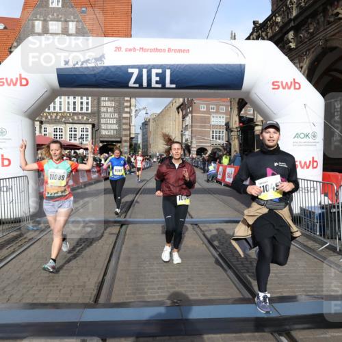 05.10.2025 - 20. swb-Marathon Bremen Yannick Fuchs http://msf.ph/oto/9253783 05.10.2025 10:54:40 Ziel 9367, 9392, 9633, 10032, 10097, 10178, 10296, 10768, 10810, 11045, 11089 meine-sportfotos.de