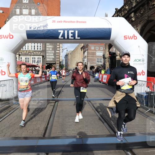 05.10.2025 - 20. swb-Marathon Bremen Yannick Fuchs http://msf.ph/oto/9253791 05.10.2025 10:54:40 Ziel 9367, 9392, 9633, 10032, 10097, 10178, 10296, 10768, 10810, 11045, 11089 meine-sportfotos.de
