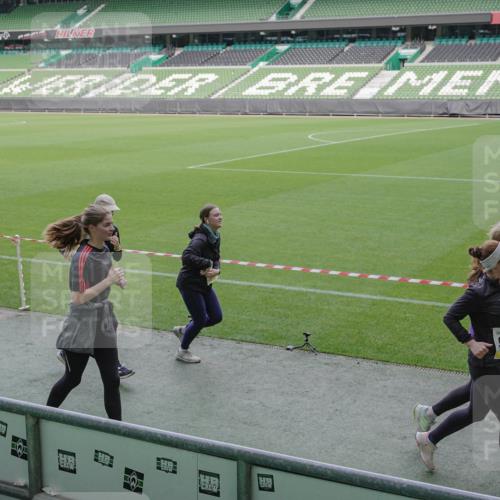 05.10.2025 - 20. swb-Marathon Bremen Michael Burmester http://msf.ph/oto/9253799 05.10.2025 10:42:24 Laufen im Stadion 7069, 8225, 8865, 9212, 9276, 9410, 9481, 9519, 9557, 9632, 9648, 9649, 9680, 9798, 9815, 9836, 9837, 9945, 9972, 9999, 10031, 10074, 10082, 10087, 10129, 10134, 10189, 10214, 10239, 10245, 10248, 10264, 10333, 10365, 10366, 10396, 10412, 10415, 10417, 10463, 10499, 10522, 10684, 10706, 10722, 10815, 10824, 10860, 10937, 10943, 10998, 11037, 11056, 11097, 11112, 11126, 11142, 11172, 11206, 11395, 11405, 11473, 11584, 11634, 8533, 9982, 10125, 10148, 10214 meine-sportfotos.de