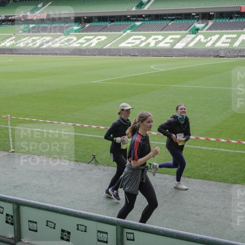 05.10.2025 - 20. swb-Marathon Bremen Michael Burmester http://msf.ph/oto/9253821 05.10.2025 10:42:25 Laufen im Stadion 7069, 8225, 8865, 9212, 9276, 9410, 9481, 9519, 9557, 9632, 9648, 9649, 9680, 9798, 9815, 9836, 9837, 9945, 9972, 9999, 10031, 10074, 10082, 10087, 10129, 10134, 10189, 10239, 10245, 10248, 10264, 10333, 10365, 10366, 10396, 10412, 10415, 10417, 10463, 10499, 10522, 10684, 10706, 10722, 10815, 10824, 10860, 10937, 10943, 10998, 11056, 11097, 11112, 11126, 11142, 11170, 11172, 11206, 11395, 11473, 11584, 11634, 8533, 9632, 9982, 10125, 10148, 10214, 10706, 10937 meine-sportfotos.de