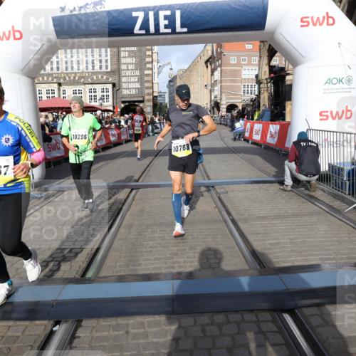 05.10.2025 - 20. swb-Marathon Bremen Yannick Fuchs http://msf.ph/oto/9253846 05.10.2025 10:54:42 Ziel 9367, 10032, 10174, 10178, 10296, 10768, 11045, 11089, 11321, 11694 meine-sportfotos.de