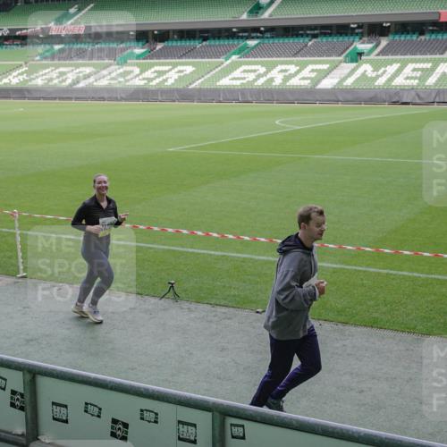 05.10.2025 - 20. swb-Marathon Bremen Michael Burmester http://msf.ph/oto/9253854 05.10.2025 10:42:26 Laufen im Stadion 7069, 8225, 8865, 9212, 9276, 9410, 9481, 9519, 9557, 9648, 9649, 9664, 9680, 9798, 9815, 9836, 9837, 9945, 9972, 9999, 10031, 10074, 10082, 10087, 10129, 10134, 10189, 10239, 10245, 10248, 10264, 10333, 10365, 10366, 10396, 10412, 10415, 10417, 10463, 10499, 10522, 10684, 10722, 10815, 10824, 10860, 10943, 10998, 11056, 11097, 11112, 11126, 11142, 11170, 11172, 11206, 11395, 11473, 11584, 11634, 8533, 9632, 9982, 10125, 10148, 10214, 10706, 10937, 10998 meine-sportfotos.de
