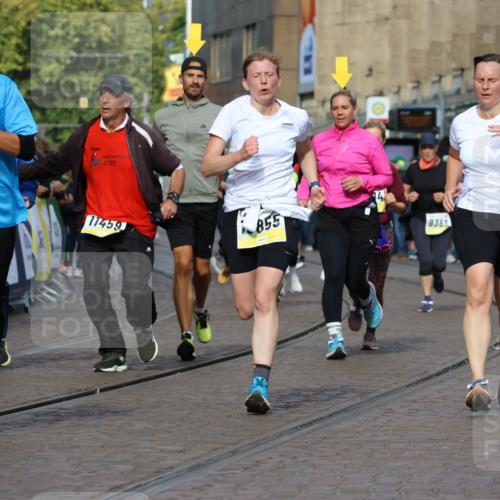 05.10.2025 - 20. swb-Marathon Bremen Strokosch-Dieckow http://msf.ph/oto/9253863 05.10.2025 11:02:00 Ziel 9324, 9426, 9536, 9686, 10301, 10837, 10855, 10879, 10887, 10944, 11014, 11415, 11459 meine-sportfotos.de