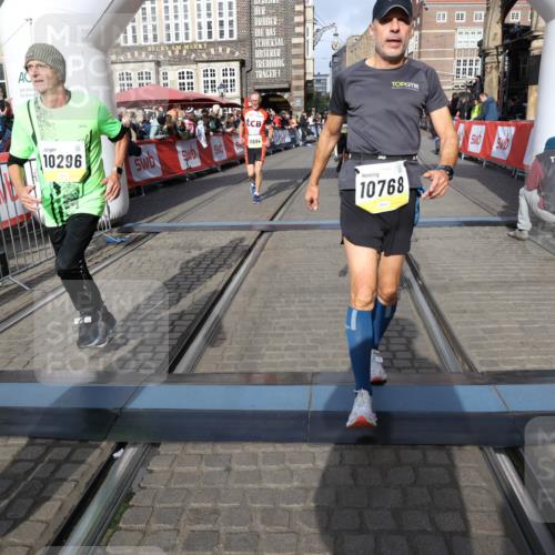 05.10.2025 - 20. swb-Marathon Bremen Yannick Fuchs http://msf.ph/oto/9253894 05.10.2025 10:54:43 Ziel 9367, 10174, 10178, 10296, 10768, 11045, 11089, 11321, 11694 meine-sportfotos.de