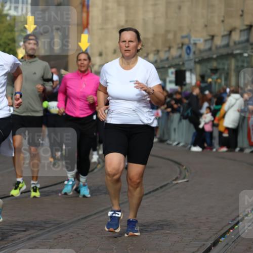 05.10.2025 - 20. swb-Marathon Bremen Strokosch-Dieckow http://msf.ph/oto/9253941 05.10.2025 11:02:02 Ziel 9324, 9426, 9536, 9686, 10301, 10508, 10855, 10879, 10887, 10944, 11014, 11459 meine-sportfotos.de