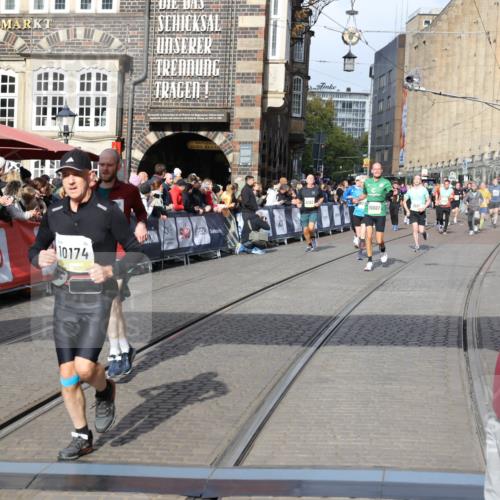 05.10.2025 - 20. swb-Marathon Bremen Yannick Fuchs http://msf.ph/oto/9253960 05.10.2025 10:54:45 Ziel 9367, 10174, 10178, 10296, 10768, 11045, 11089, 11321, 11694 meine-sportfotos.de