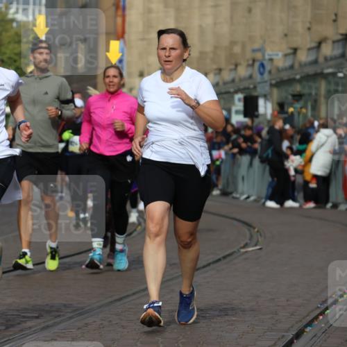05.10.2025 - 20. swb-Marathon Bremen Strokosch-Dieckow http://msf.ph/oto/9253965 05.10.2025 11:02:02 Ziel 9324, 9426, 9536, 9686, 10301, 10508, 10855, 10879, 10887, 10944, 11014, 11459 meine-sportfotos.de