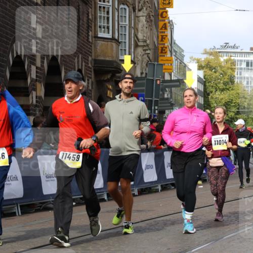 05.10.2025 - 20. swb-Marathon Bremen Strokosch-Dieckow http://msf.ph/oto/9253989 05.10.2025 11:02:05 Ziel 9324, 9363, 9426, 9536, 9686, 10301, 10508, 10855, 10879, 10887, 11014, 11454, 11459 meine-sportfotos.de