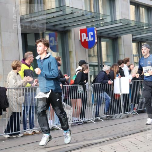 05.10.2025 - 20. swb-Marathon Bremen Strokosch-Dieckow http://msf.ph/oto/9254046 05.10.2025 10:56:09 Ziel 8118, 9424, 9547, 9783, 9790, 9886, 9932, 10005, 10008, 10028, 10042, 10179, 10191, 10196, 10387, 10424, 10546, 10590, 10648, 10971, 11100, 11253, 11260, 11475, 11554, 11571, 11662, 11691, 11723, 8118, 9424, 9547, 9783, 9790, 9886, 9932, 10005, 10008, 10028, 10042, 10179, 10191, 10196, 10387, 10424, 10546, 10590, 10648, 10971, 11100, 11253, 11260, 11475, 11554, 11571, 11662, 11691 meine-sportfotos.de